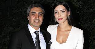 Şaşmaz'ın ameliyat sonrası durumunun iyi olduğu öğrenildi. Necati Sasmaz Ile Nagehan Sasmaz In Karantina Kavgasi Magazin Haberleri