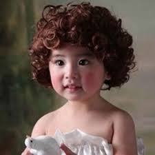 Gaya ini tidak memberi kesan yang terlalu dewasa jika diberikan sentuhan messy. Model Kepang Rambut Pendek Anak Perempuan Radea