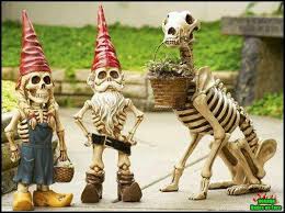 Skull Stuff For The Yard Or Entry Area Gnome De Jardin Nain De Jardin Jardin Gothique