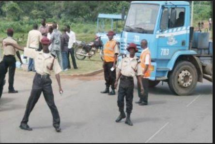 Trailer Fails  Break Crushes Pedestrians And Vehicles In Jos