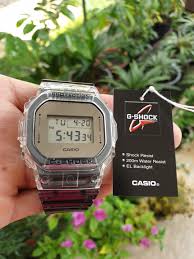 Dengan adanya aksesori tersebut pada pergelangan tangan, ia menambahkan gaya sang jejaka kelihatan lebih kacak. Jam Casio G Shock Original Dw 5600sk 1 Model Terbaru 2019 Men S Fashion Watches On Carousell
