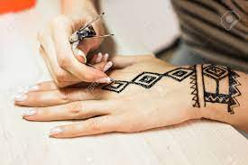 Store your leftover henna powder in the freezer to keep the materials fresh for your next tattoo.3 x research source. Kyxvo Henna Tatto Auf Hand