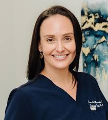 Tara Mcmurray's Instagram, Twitter & Facebook