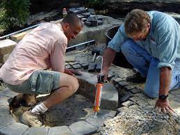 The fire pit features a handsome pedestal lift and a deep, circular bowl that comes with a mesh top to keep flying embers at bay. How To Build A Round Stone Fire Pit How Tos Diy