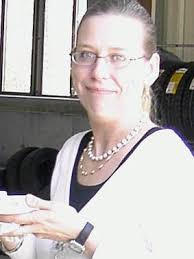 Woman admits stealing from auto dealer