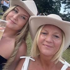 Bitter Sweet Love is the official UK Number 1 Album. So many thank yous,  but YOU the fans are the reason i'm here. This one's for you 🫶🏼 JA x