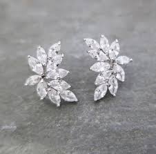 Car si on peut aisément se passer d'un collier, les boucles d'oreilles sont un accessoire indispensable qui viendra élégamment compléter votre tenue. Boucles D Oreilles Mariage Cristal Swarovski Originales Rosa Boucle D Oreille Mariage Parure Bijoux Mariage Bijoux Mariage