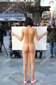 Milo Moire Naked Protest – Photo éditoriale de stock – Image de stock |  Shutterstock Editorial