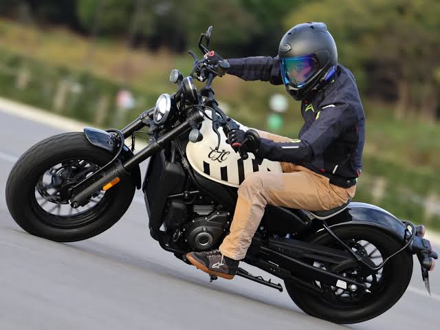 Teste de Condução] CF MOTO "450CL-C BOBBER" - A mais rápida impressão de  uma máquina de estilo bobber autêntico no Japão!