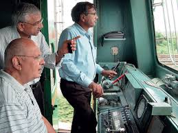 (how to become loco pilot in hindi). Western Railway Mazdoor Sangh Motormen Loco Pilots Demand Risk Allowance