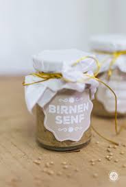 Als kind haben sich die eltern über nichts mehr gefreut, als über selbstgemalte oder selbstgebastelte kunstwerke. Geschenke Aus Der Kuche Birnensenf Schnell Selbst Gemacht Free Printables Feiertaglich Das Schone Leben