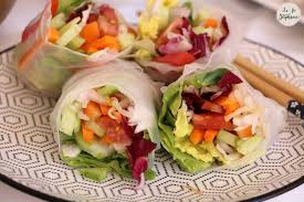 Certains pensent qu'il est compliqué à réaliser cette recette car cela demande un peu de technique. Rouleaux De Printemps Sauce Aux Arachides Recette Healthy Crue Et Vegan La Fee Stephanie
