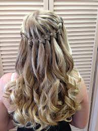 Graduation Hairstyles For Mom To Flaunt This Season High School Graduation 15 Things Moms Need To Dance Hairstyles Graduation Hairstyles Grad Hairstyles