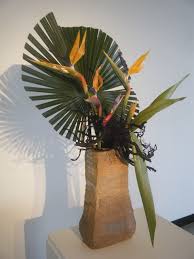 Bird Of Paradise Flower Arrangement Vase Ikebana Using Bird Of Paradise Ikebana Arrangements Flower Arrangements Japanese Flowers