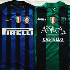 La nuova maglia del pordenone calcio per la stagione 2019/2020 si contraddistingue inoltre per l'inserimento del ramarro dei 100 anni, realizzato con un transfer ad alta densità applicato nella. Pordenone Calcio On Twitter Campioni D Italia Vs Campioni D Italia Inter Le Maglie Sono Pronte Oggi Alle 17 30 La Supercoppa U17 Interpordenone Intpor Forzaramarri Https T Co Uuyiltvvoj