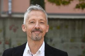 Ansprechpartner:innen