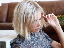 Filtre de fournisseur marque privée frange bas strass 2 tons patches dentelle bretelles sur les poches latérales femmes jeans avec des chaînes. Carre Plongeant Court Avec Frange 50 Facons De Porter Le Carre Plongeant Elle