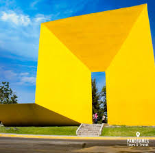 El Monumento La Gran Puerta Del Parque Amarillo En La Colonia Jardines Alcalde Travel Guadalajara Vivepanorame Grandes Puertas Guadalajara Monumento