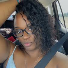 Last week, David Novak, MD, Keith Lawhorn, MD, Drew Elkins, PA, Andrea  Lauber, PA and Amy Roberson, ATC offered sports physicals to students at  Oakton HS to fundraise for their athletic training