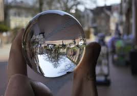 Ein stativ sollte sich schnell und mühelos aufbauen und in verschiedenste positionen bringen zu welchem stativ man greifen sollte hängt vor allem von zwei faktoren ab: Lensball Von Rollei Foto Albrecht