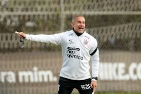 You are on the player profile of sylvinho, sylvinho. Sylvinho Completa Um Mes No Comando Do Corinthians Em Dia De Majestoso Veja Numeros