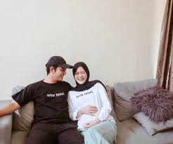 Mantan istri dipersunting alvin faiz, komentar zikri daulay jadi sorotan. Nantikan Anak Pertama 11 Momen Manis Kebersamaan Zikri Daulay Istri