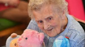 Bananas and apples are the secret to centenarian's long life