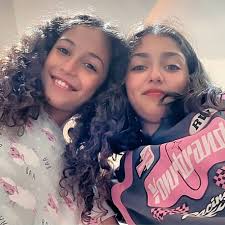 FromMaaToMeWithJohnsons #GenerationsWithJohnsons Jaise hmara hmari maa aur  hmare bachon ka gehra bond hai waise he Johnson's ka bhee bond maa bete/  beti ki tarah hai jo atoot hai,Johnson's is best for babies