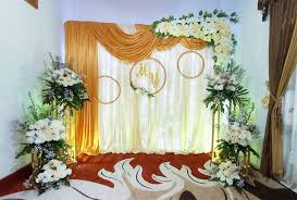 Dekorasi akad minimalis bisa diaplikasikan didalam rumah atau ruangan dengan ukuran minimalis tanpa menghilangkan suasana pernikahan yang dihiasi dekorasi. Dekorasi Minimalis Untuk Pertunangan Dan Akad Nikah Bintang Media