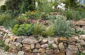 Eine trockenmauer aus naturstein ist der perfekte sichtschutz im garten, und eignet sich auch dafür, die. Trockenmauer Bauen Toom Baumarkt