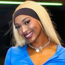 VIDEO: Jaw-Dropping Woman Who Was Caught Performing Raunchy Act On Hot Dog  While Sitting Ringside At Jake Paul Fight Also Did Some Nasty Things With A  Chicken Finger Full story via 🔗