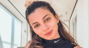 View latest posts and stories by @rossellina91 rossella fiamingo in instagram. Rossella Fiamingo Instagram Elegante E Raffinata Nel Suo Outfit Fruttato