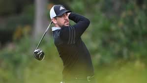 If you don't make the cut in a professional golf tournament you don't. Aaron Rodgers To Face Tom Brady Mickelson In Golf Event The Match