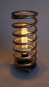 Cars Lampe Style Industriel Ampoule Tube A Filament Style Edison Et Ressort D Amortisseur Automobil Lampe Style Industriel Mobilier Automobile Deco Garage