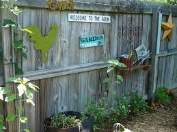 Executing on the right yard fence ideas is the key to establishing the boundaries of your property, creating privacy if desired, and having. 38 Lovely Decorate Your Fence Using Stencils That Will Fill Your Eyes And Your Heart In 2021 Fantastic Pictures Decoratorist