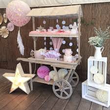 Baby shower candy bar game is one of the feature games at a baby shower party just for having a good time, and act as icebreakers among the guests at the meeting so that everyone can mingle together and laughing with each other. Carrito Candy Bar Primera Comunion Lucia Fiestas Coquetas Blog Mesas De Chuches Comunion Decoracion Mesas Comunion Candy Bar Comunion