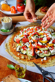 Foncer un moule à tarte de 23cm (9po) de diamètre sur 2,5cm (1po) de hauteur avec une abaisse. Ma Tarte Aux Legumes Du Soleil Feta Et Pignons Clem Around The Corner