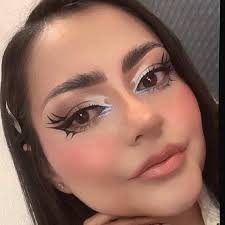 Estoy súper emocionada de por fin tener en mis manos y compartir mi  certificado en Diseño de maquillaje profesional ante la SEP! 📜😊 Ha sido  un largo camino donde reafirmó mi pasión