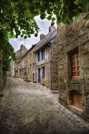 Im Westen Frankreichs In Der Bretagne Etwa 25 Km Von Saint Brieuc Im Ortchen Moncontoour Eine Der Sch Frankreich Urlaub Tolle Reiseziele Frankreich Bretagne