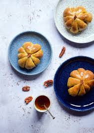 Cool in pans for 10 minutes; Turmeric And Butternut Squash Pumpkin Shaped Rolls Let S Eat Smart