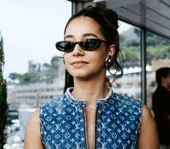 T H E E X C L U S I V E P O R T M A G A Z I N E