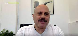 «οι άνθρωποι κάτω των 40 δεν έχουν λόγο να εμβολ. El Odostrwthras O Koybelas Epanhl8e Gia To Emfragma Xardalia Eiste Ampaloi