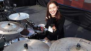 Cualquiera se puede equivocar, incluso yo. Javiera Farias La Joven De 19 Anos Que Se Convertira En La Primera Mujer Baterista De La Orquesta Del Festival De Vina Emol Com