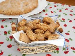 Un'abbondanza di piatti e specialità tradizionali che può quasi disorientare, in cui è stato difficile selezionare 10 prodotti tipici. Pin Su Dolci E Colazione