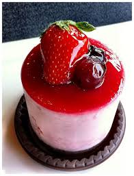 Strawberry Mini Cake A Twosome Place Dessert Cafe Busan South Korea Check Their Heavenly Desserts Mini Cakes Food Whipped Cream Cakes