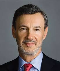 RAY DEBBANE : Fondateur d'Invus Capital et homme d'affaires accompli