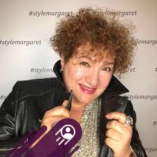 Самая кривая улица в мире находится на Русском холме в городе  Сан-Франциско. Точнее не вся улица, а лишь один квартал по улице  Ломбард-стрит. Естественный уклон Русского холма очень велик