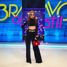 Elena geamăn, în vârstă de 30 de ani, a fost desemnată câştigătoarea sezonului cinci „bravo, ai stil!, emisiune difuzată de kanal d. Pin On Bravo Ai Stil