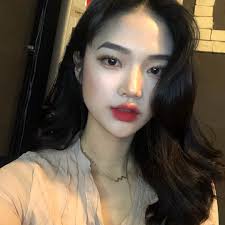 Con gái châu Á ai cũng đang đánh son kiểu "viền môi mờ ảo", bạn đã biết  cách áp dụng hot trend này chưa?