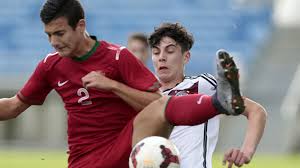 Diogo dalot fifa 21 is 21 years old and has 3* skills and 3* weakfoot, and is right. Diogo Dalot Wer Ist Der Kandidat Des Fc Bayern Munchen Goal Com